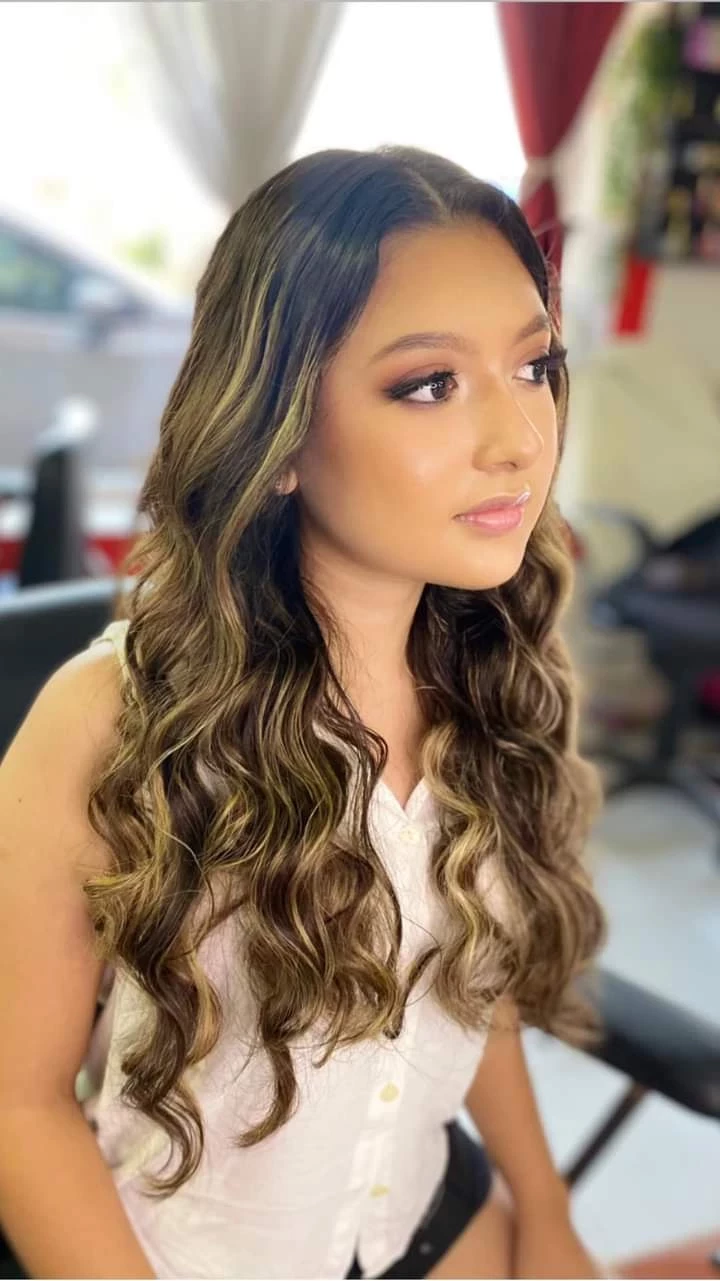 Maquillaje y peinado social