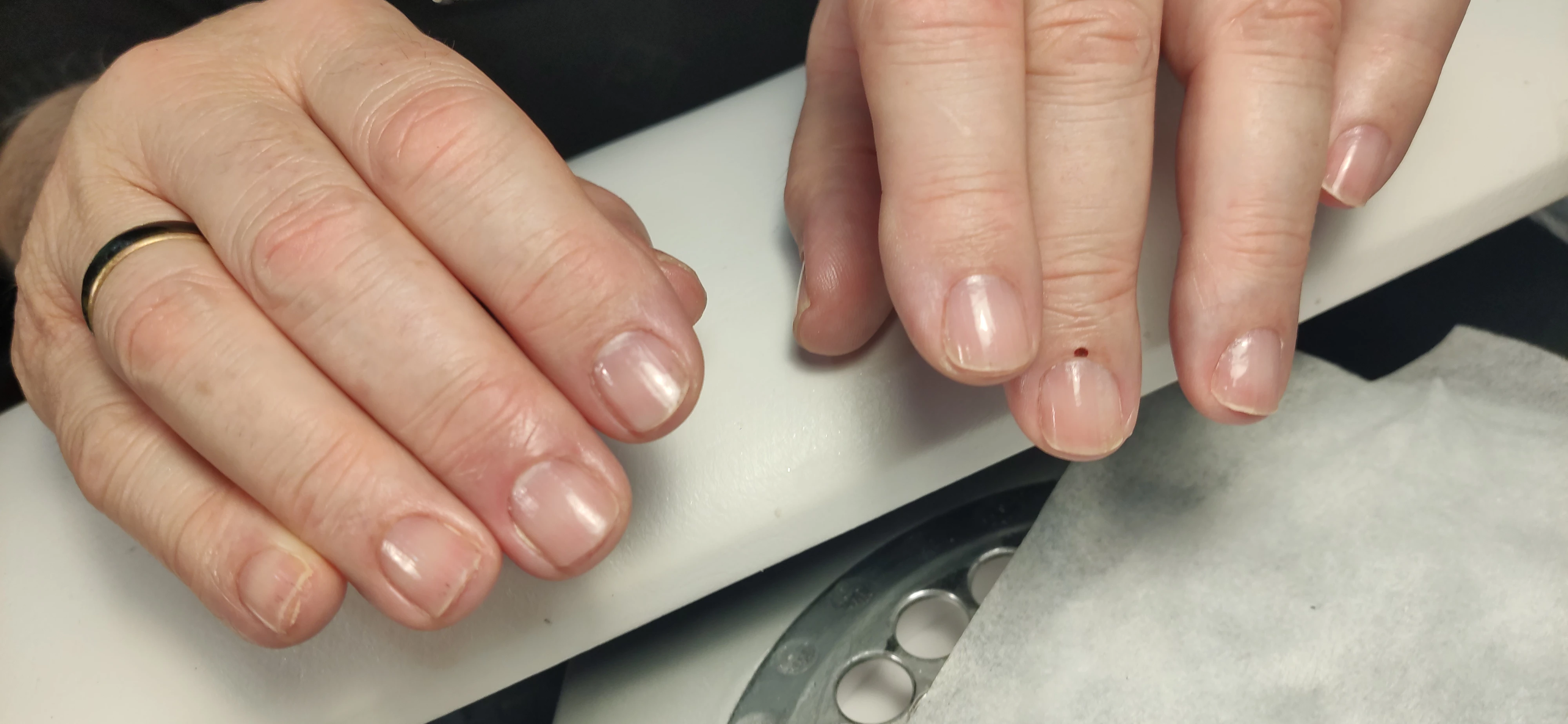 Manicura tradicional sin color